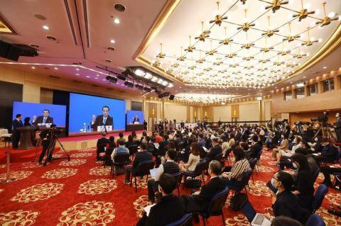 李克強(qiáng)：今年政府支出更多向民生領(lǐng)域傾斜，特別是義務(wù)教育和基本醫(yī)療